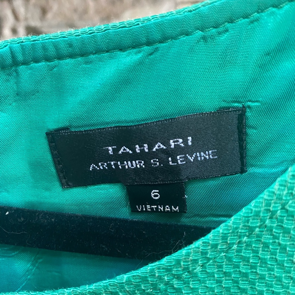 Tahari "Arthur S. Levine" green shift dress. - Picture 4 of 4